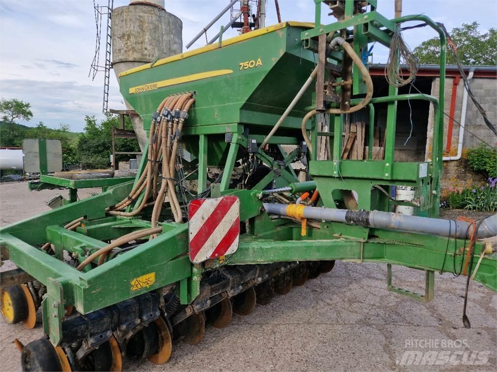 John Deere 750 A Vetőgépek