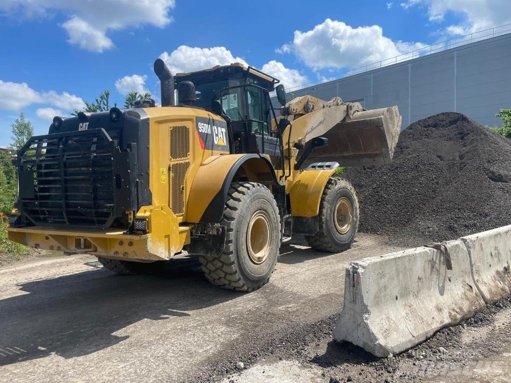 CAT 950 M Gumikerekes homlokrakodók