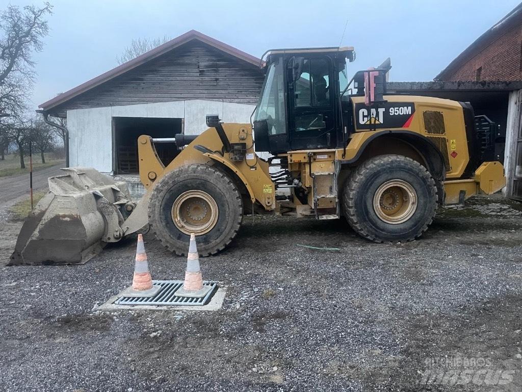 CAT 950 M Gumikerekes homlokrakodók