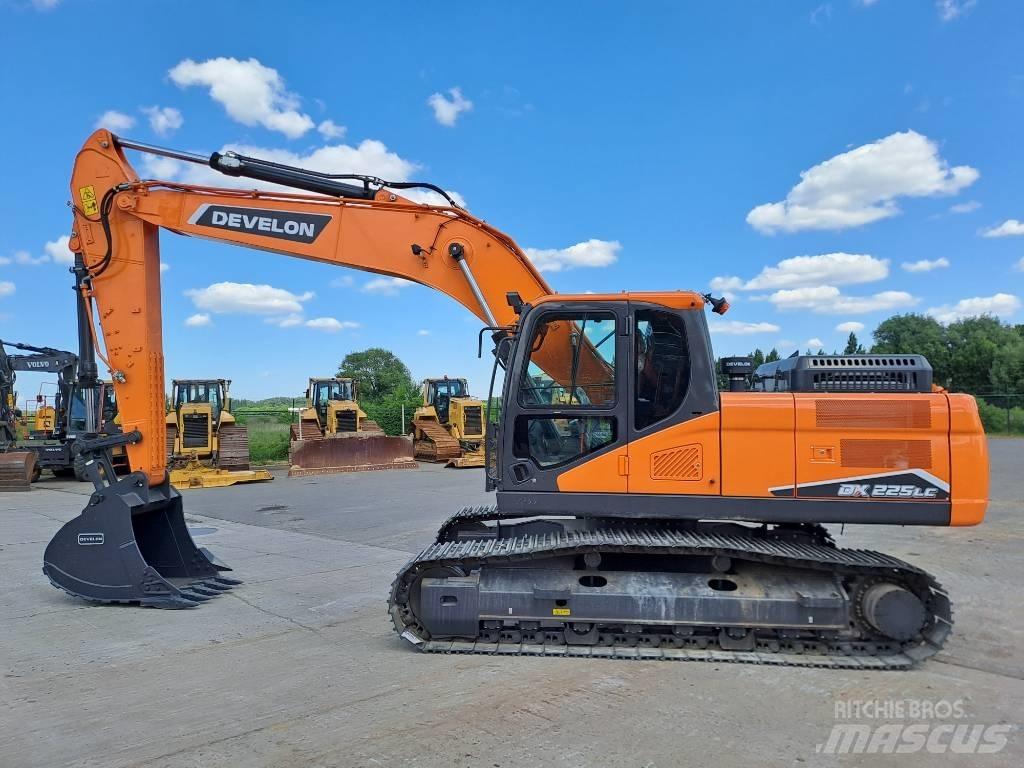 Develon DX225LC-7M Lánctalpas kotrók
