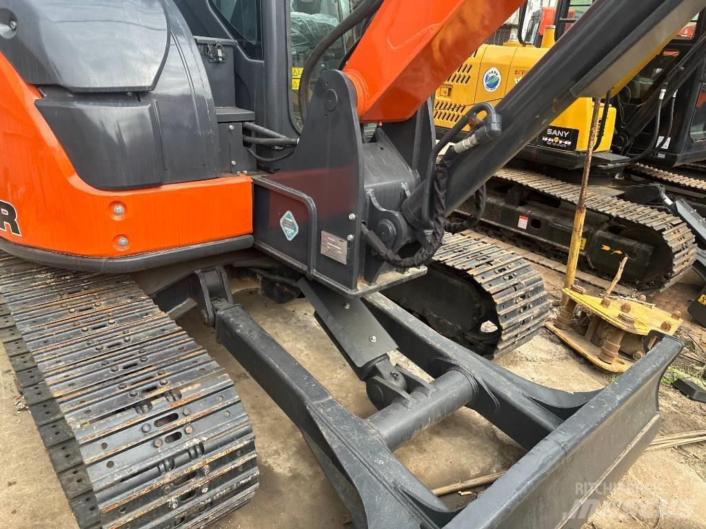 Hitachi ZX68USR-5A Mini kotrók < 7t