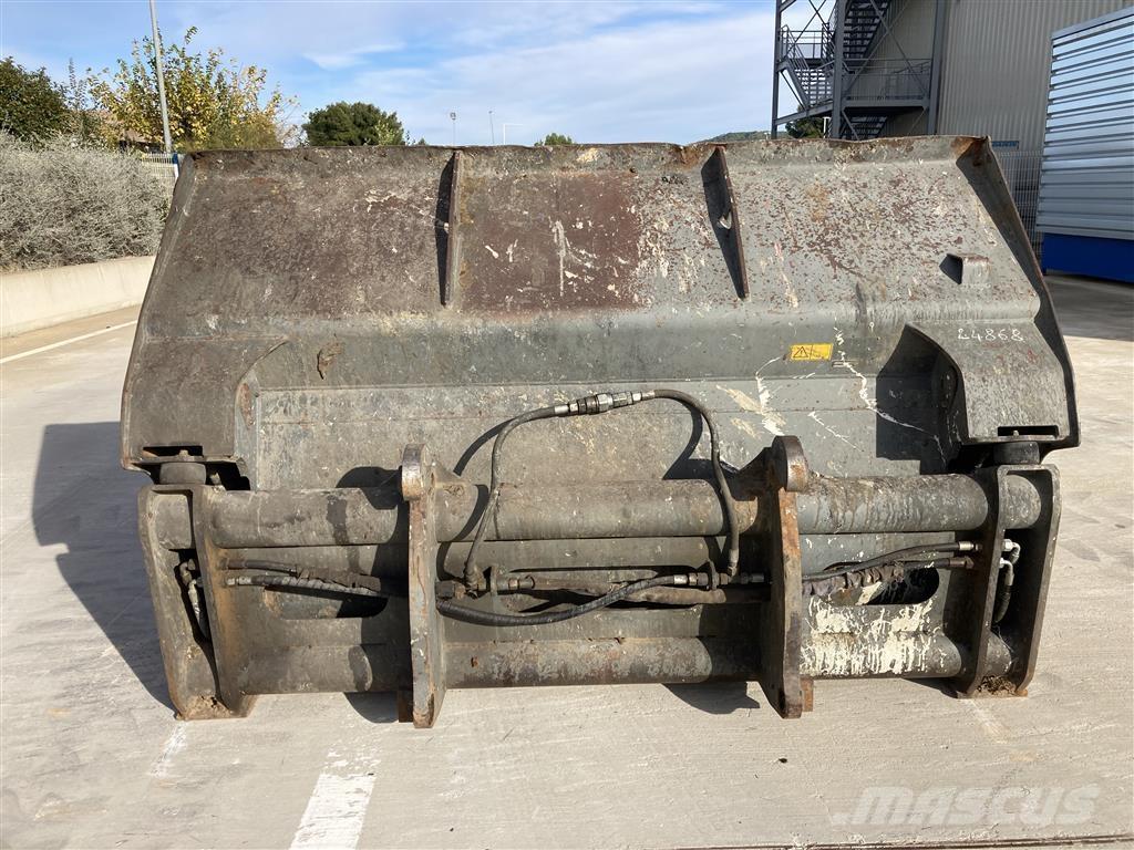 Liebherr L 538 Gumikerekes homlokrakodók