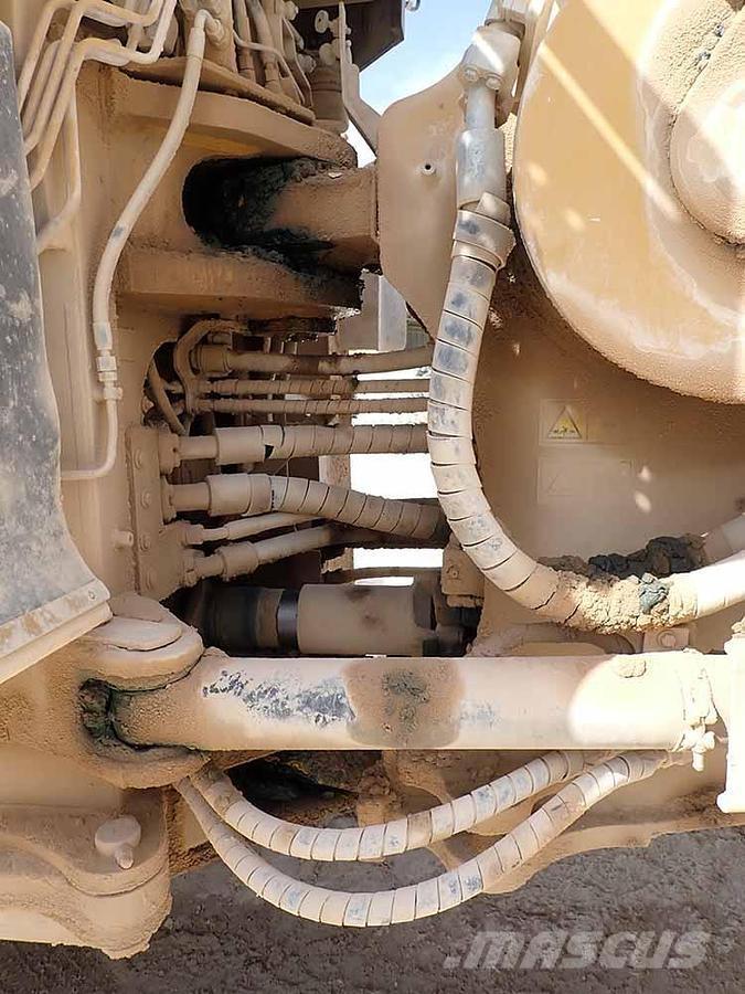 CAT 988K Gumikerekes homlokrakodók