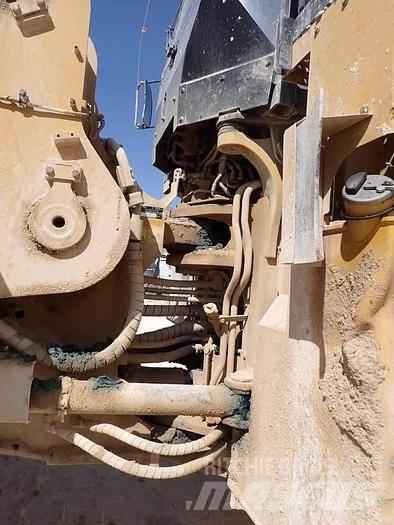 CAT 988K Gumikerekes homlokrakodók