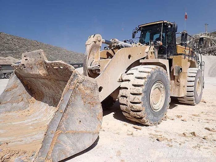 CAT 988K Gumikerekes homlokrakodók