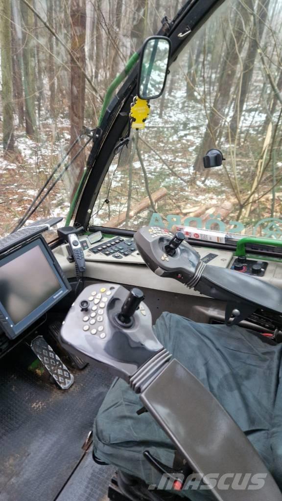 John Deere 770 D Betakarítók