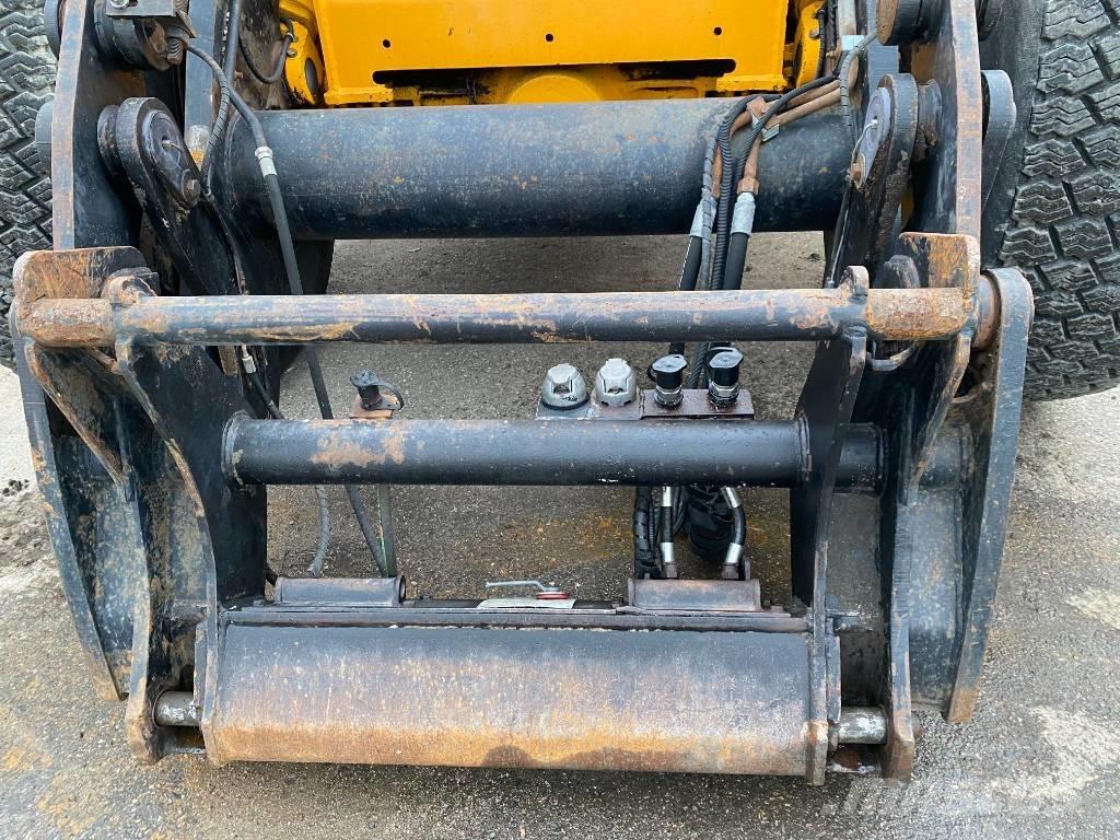 JCB 436 HT Gumikerekes homlokrakodók