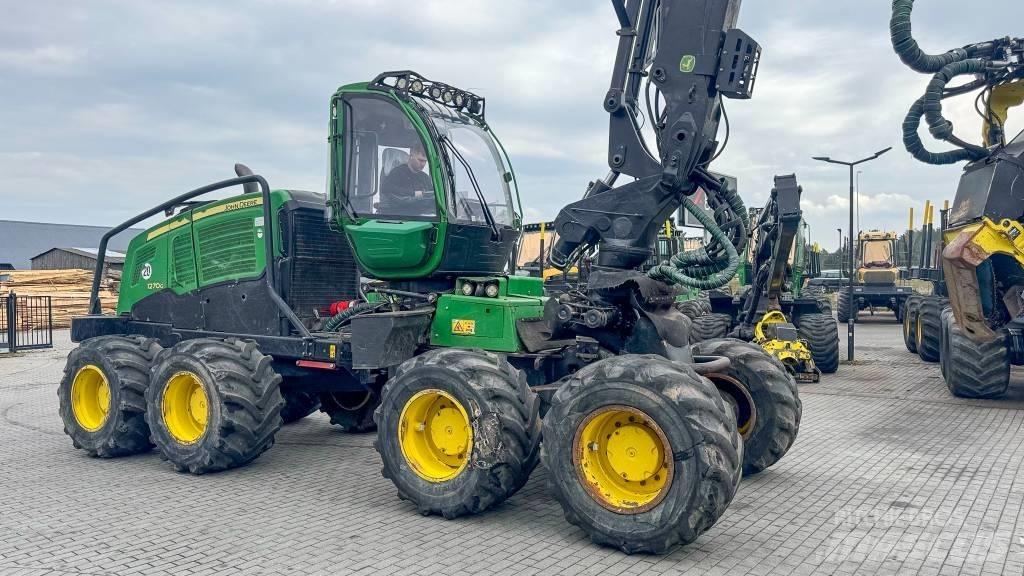 John Deere 1270 G Betakarítók