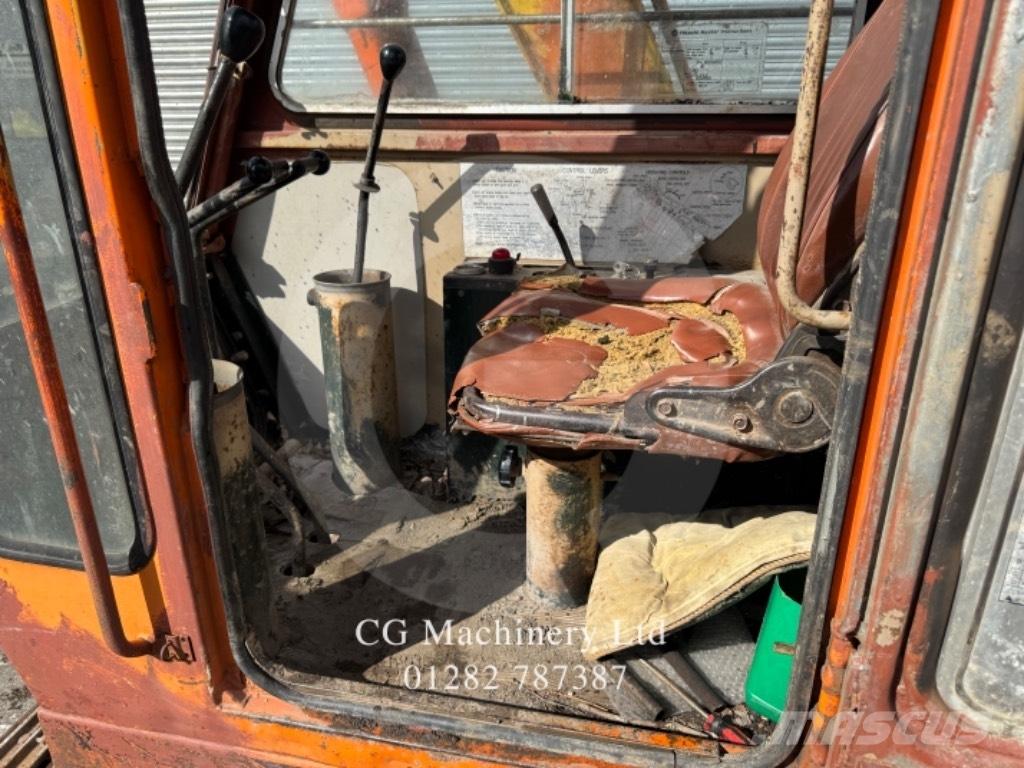 Hitachi UH031 Lánctalpas kotrók