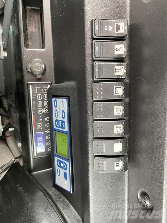 Takeuchi TB295W Gumikerekes kotrók