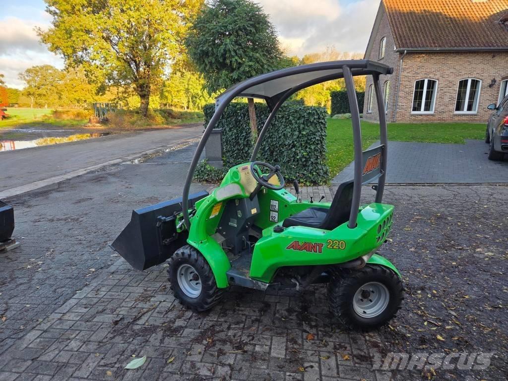 Avant 220 Univerzális rakodók