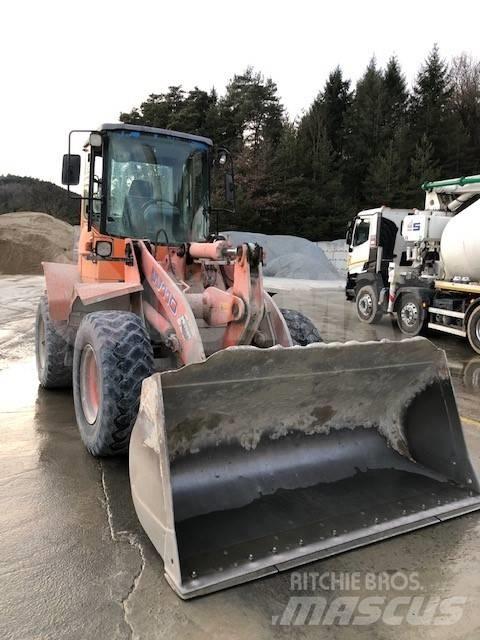Fiat-Kobelco W110 Gumikerekes homlokrakodók