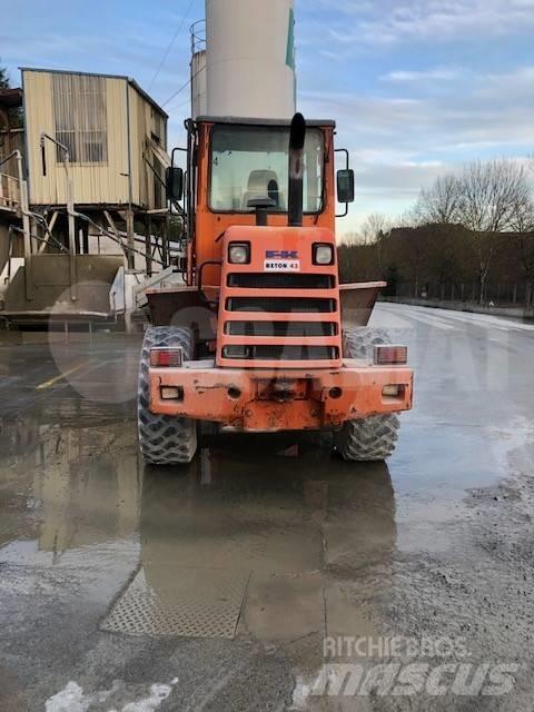 Fiat-Kobelco W110 Gumikerekes homlokrakodók