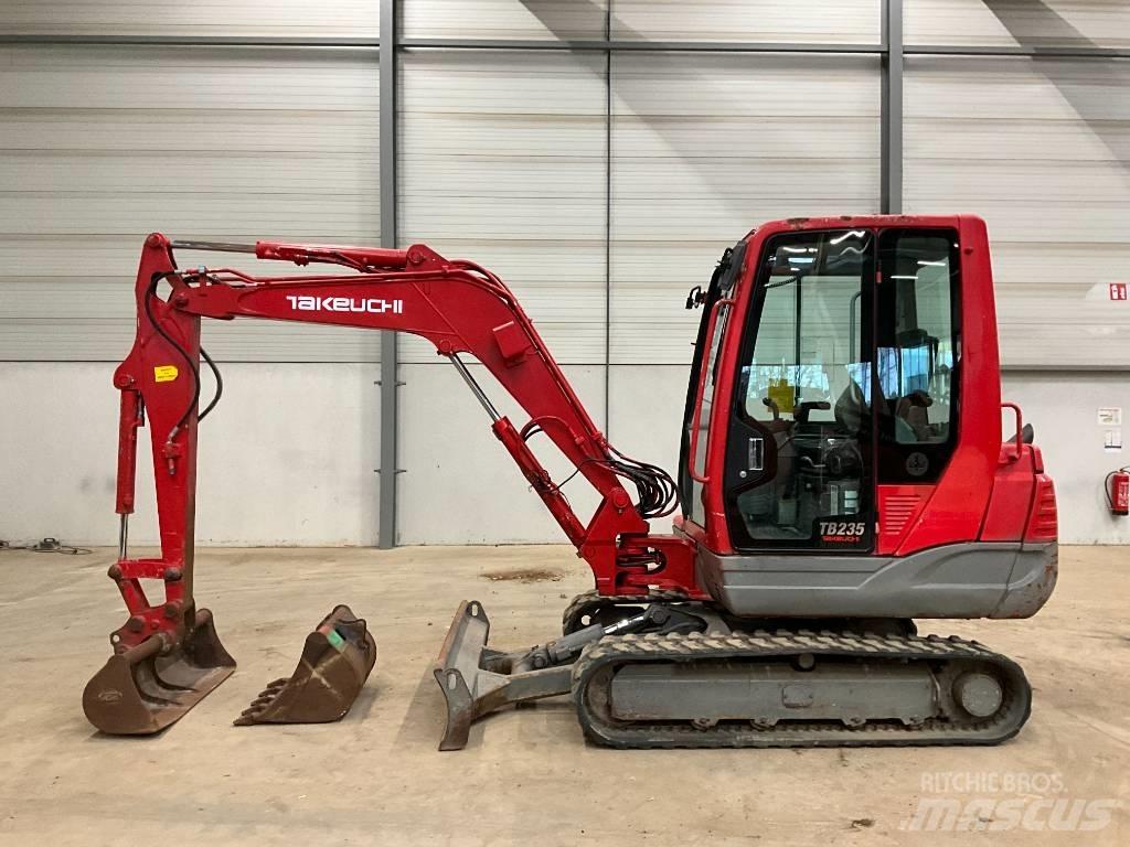 Takeuchi TB 235 Mini kotrók < 7t