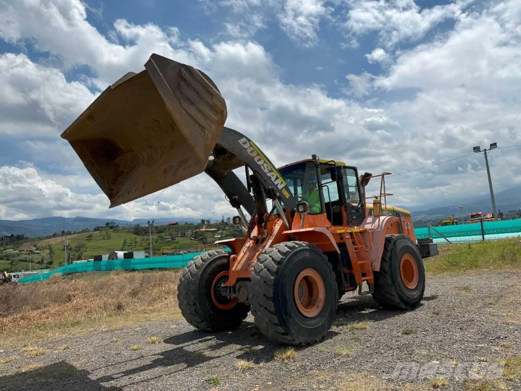 Doosan DL420A Gumikerekes homlokrakodók