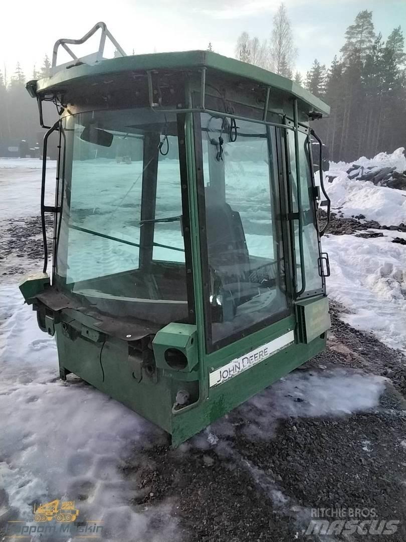 John Deere 1710 Vezetőfülke és belső tartozékok