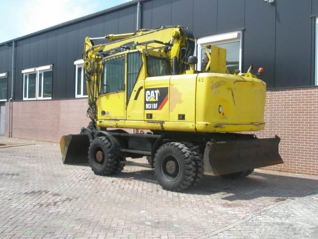 CAT M318F Gumikerekes kotrók