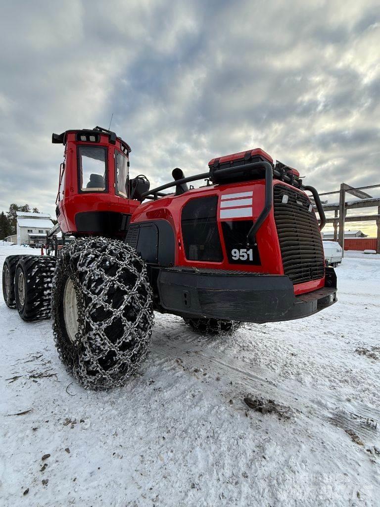 Komatsu 951 Betakarítók