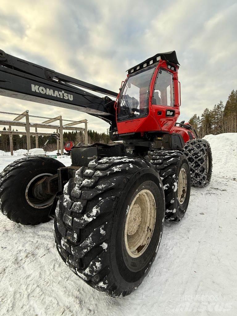 Komatsu 951 Betakarítók
