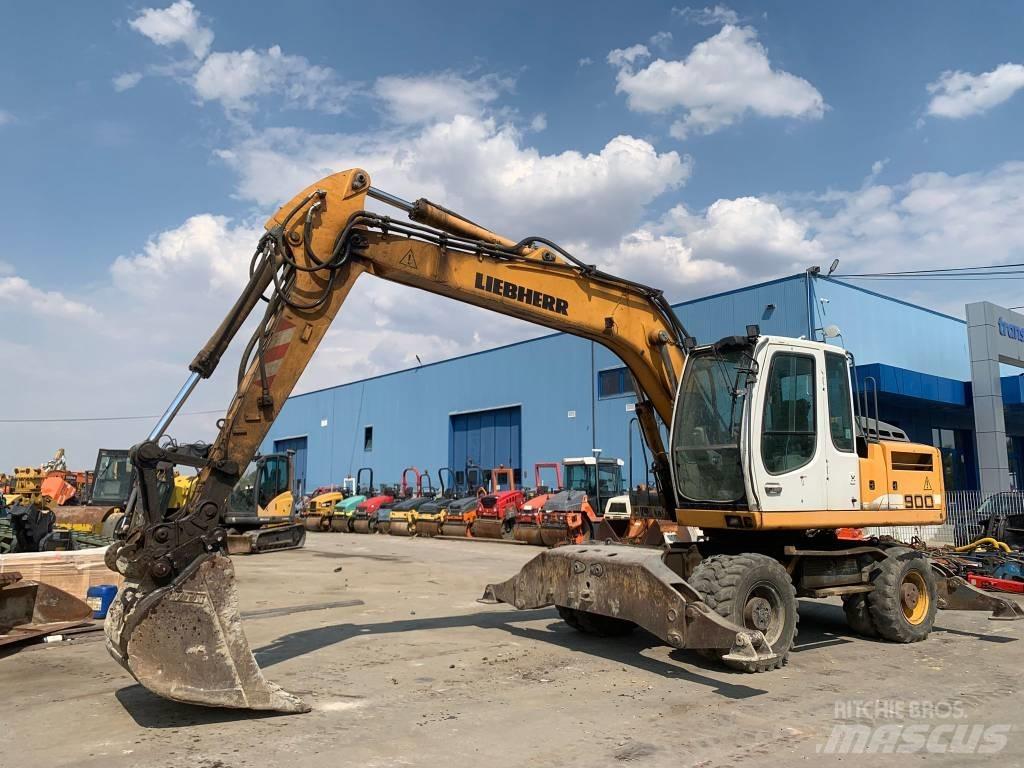 Liebherr A 900 C Gumikerekes kotrók