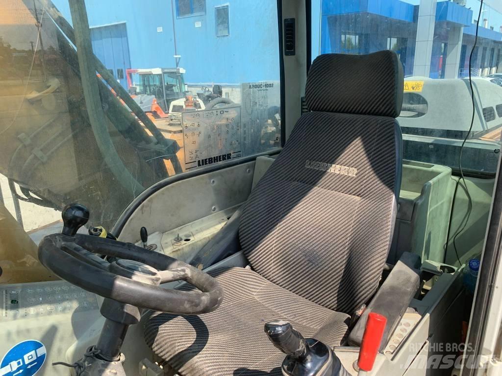 Liebherr A 900 C Gumikerekes kotrók