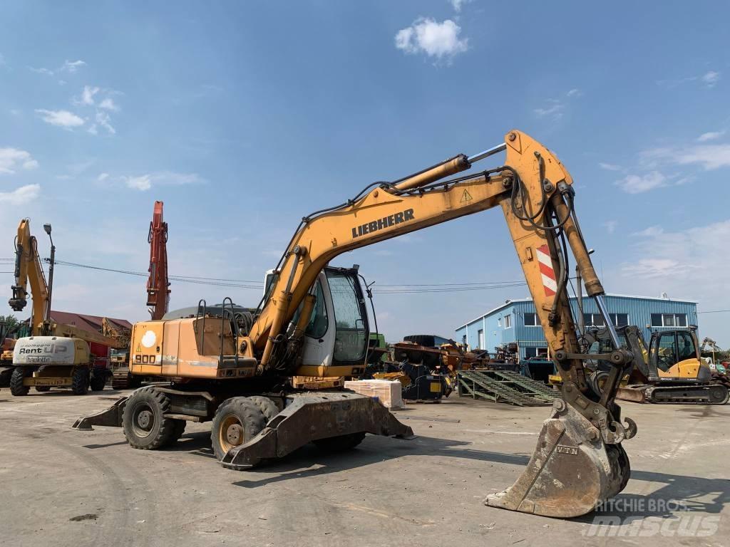 Liebherr A 900 C Gumikerekes kotrók