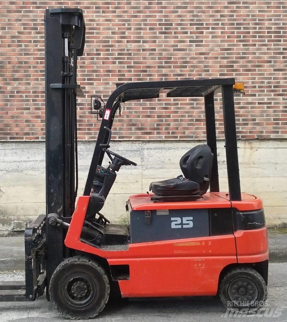 Toyota FBMF25 Elektromos targoncák