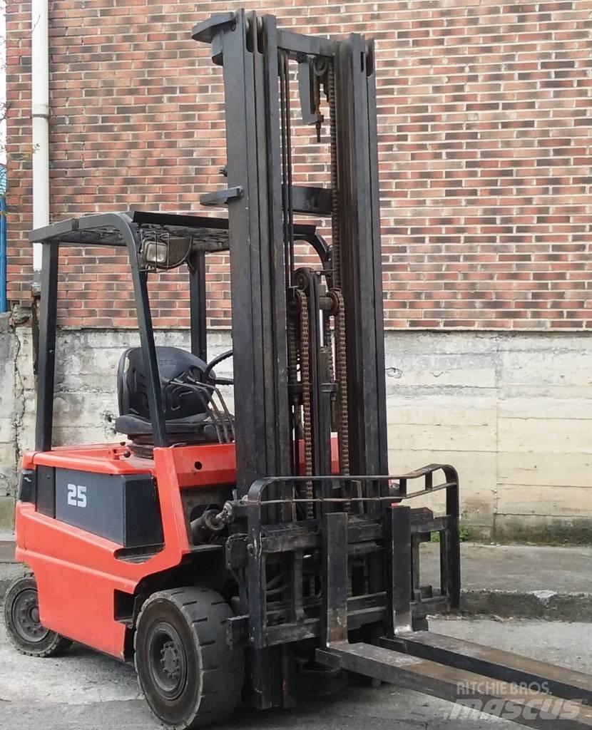 Toyota FBMF25 Elektromos targoncák