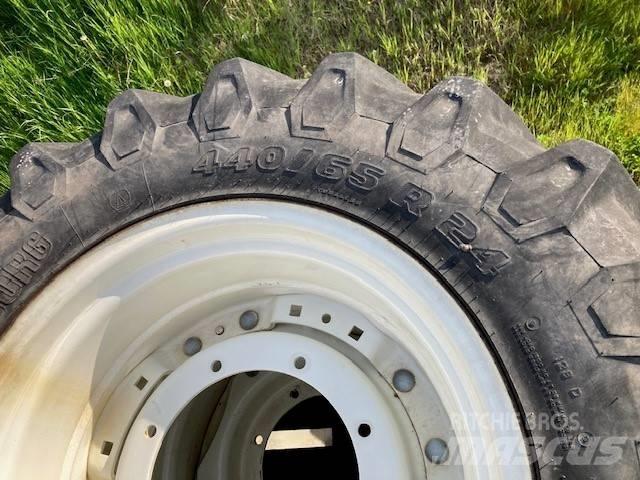 Trelleborg 440/65R24 Gumiabroncsok, kerekek és felnik