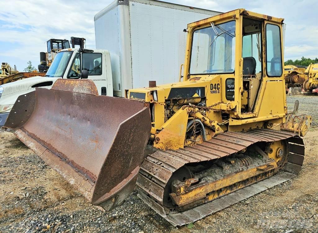 CAT D 4 C lánctalpas dózerek