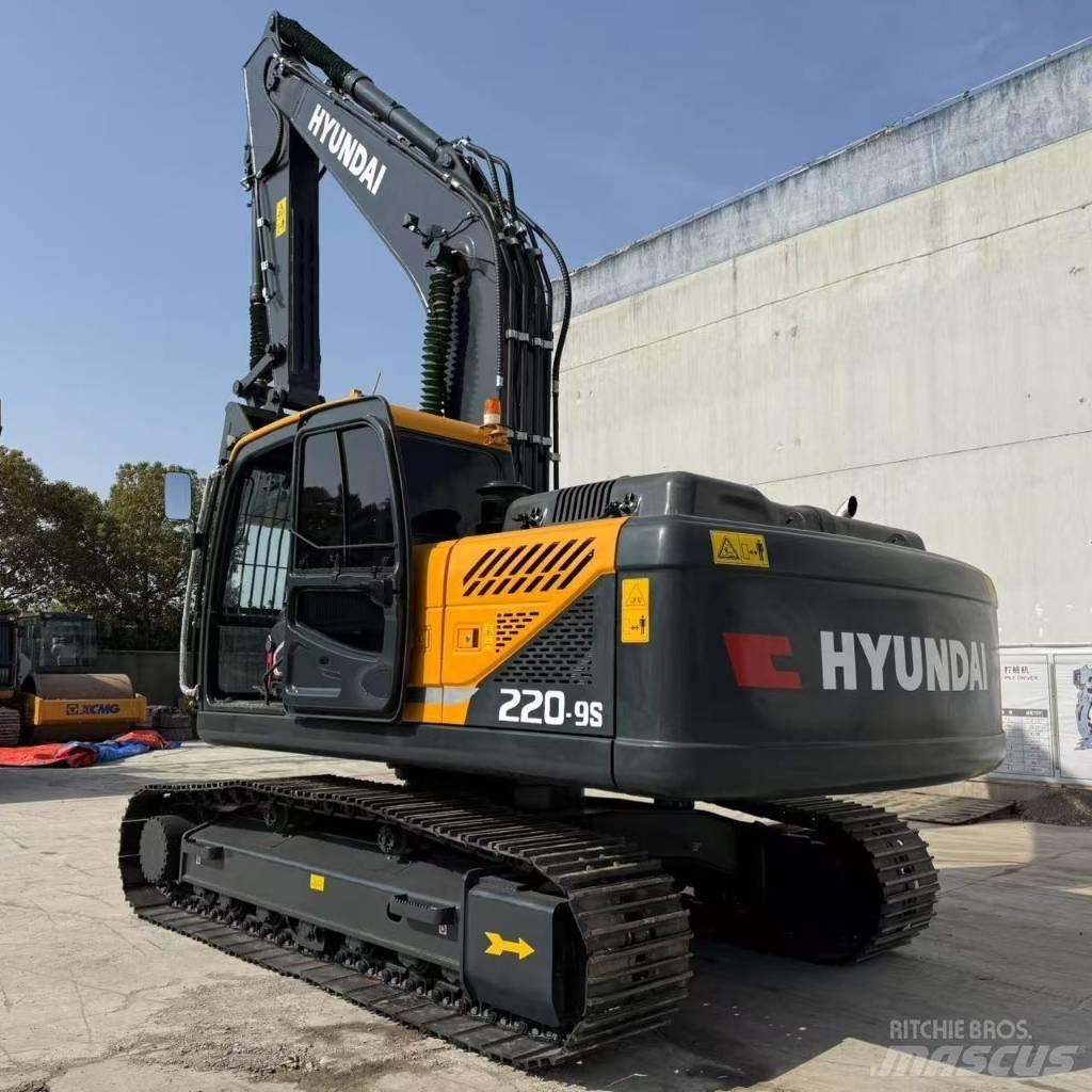 Hyundai R220-9S Lánctalpas kotrók