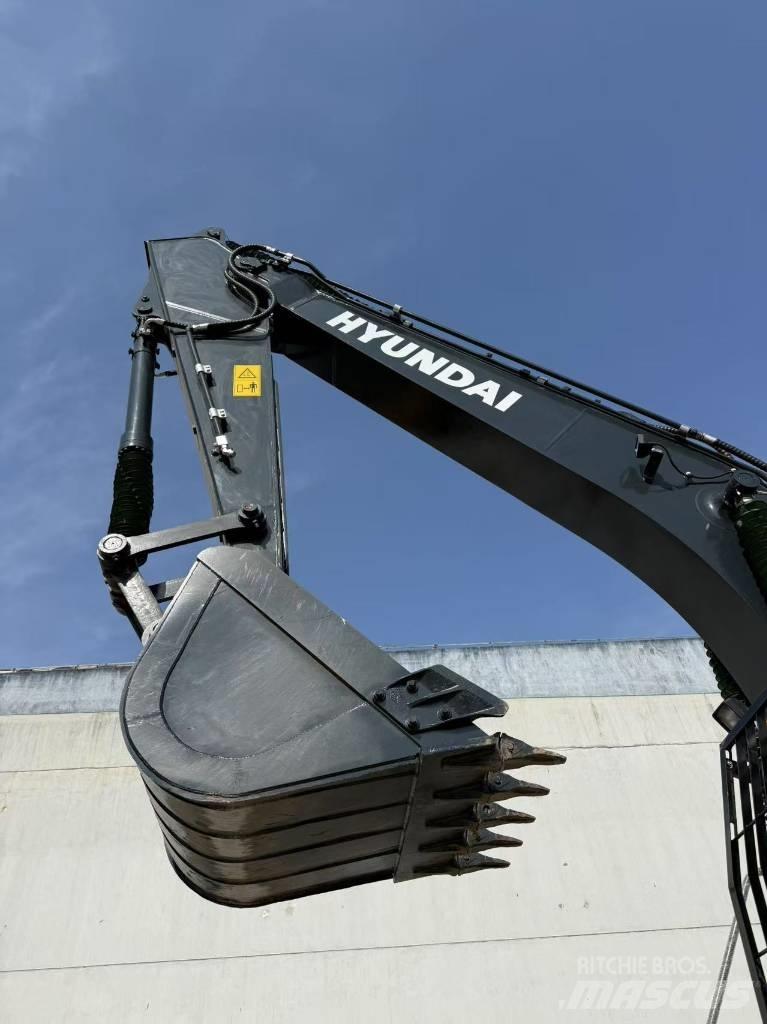 Hyundai R220-9S Lánctalpas kotrók