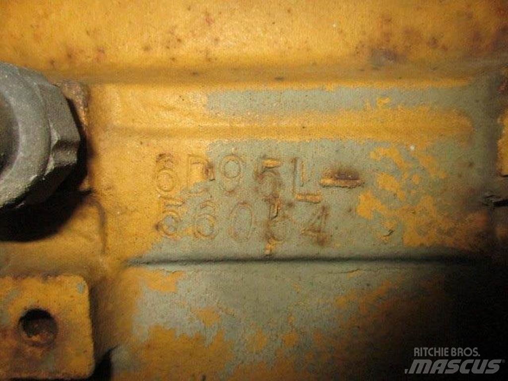 Komatsu WA100-1 Gumikerekes homlokrakodók