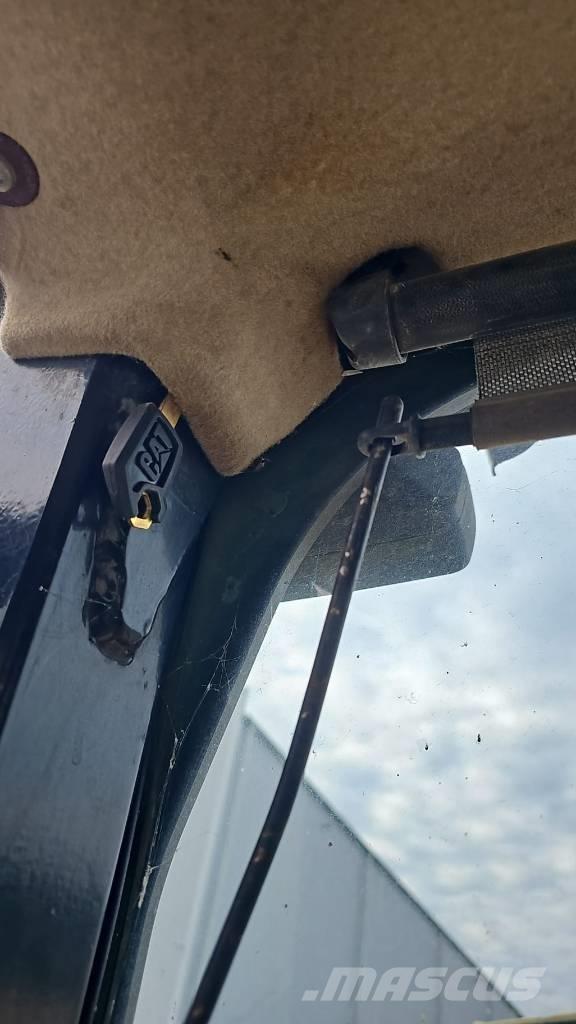 CAT 963 C Lánctalpas homlokrakodók