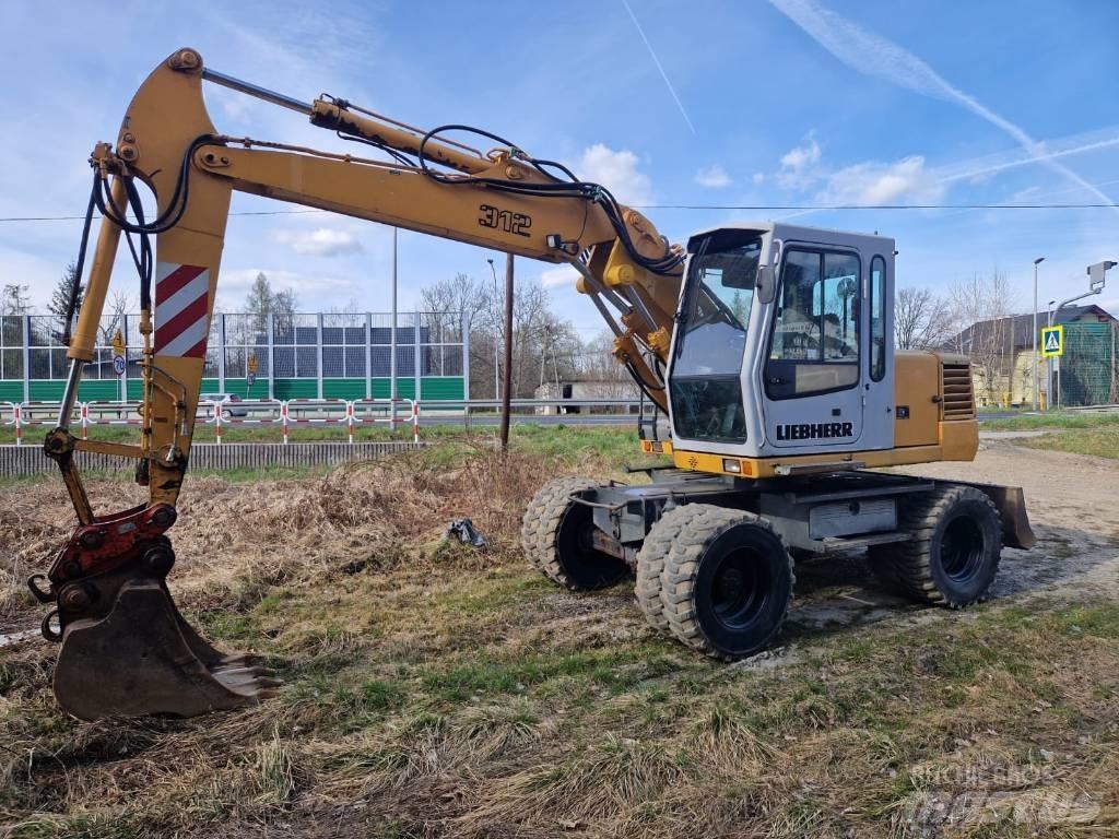 Liebherr 312 A Gumikerekes kotrók