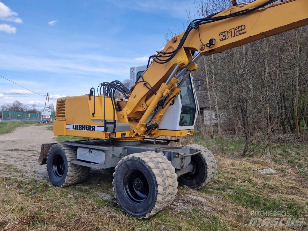 Liebherr 312 A Gumikerekes kotrók