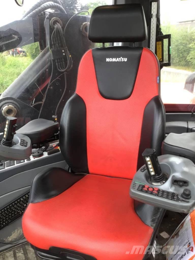 Komatsu 931 XC Betakarítók