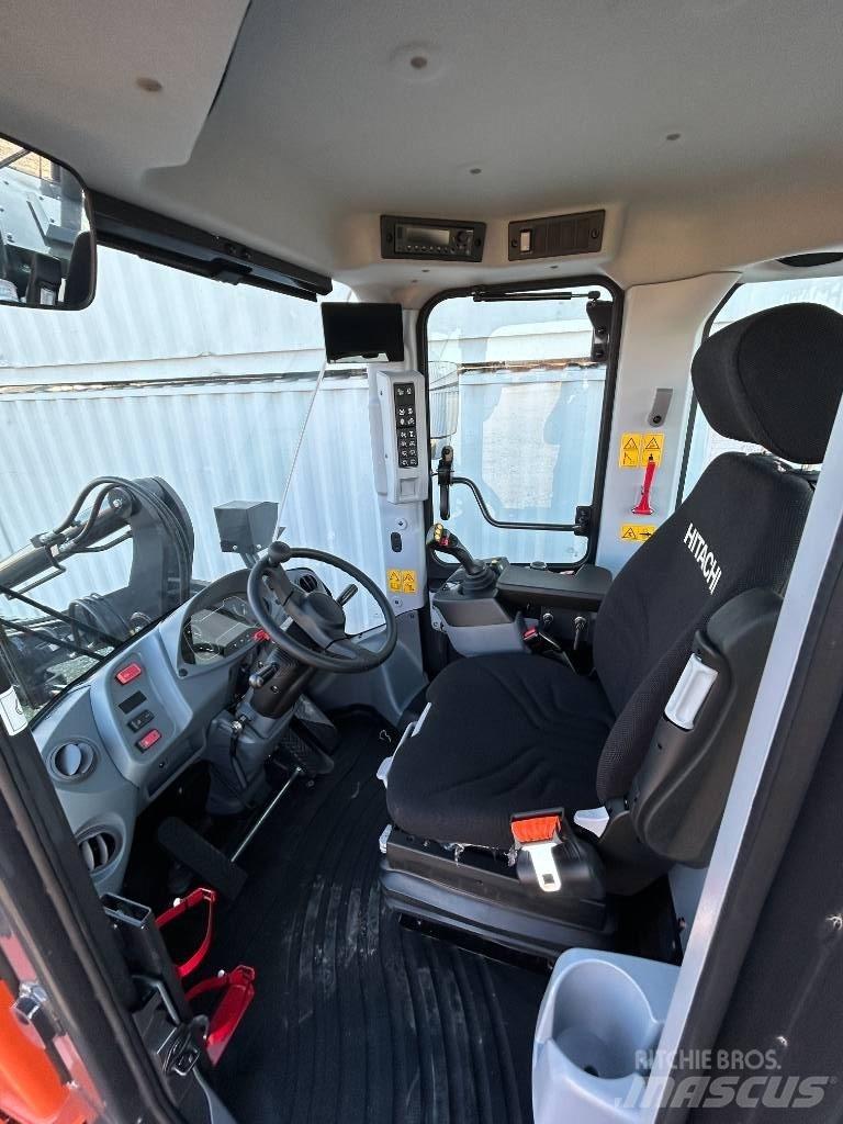 Hitachi ZW 160 PL-7 Gumikerekes homlokrakodók