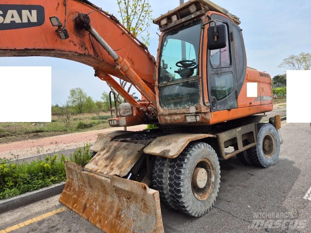 Doosan DX210WA Gumikerekes kotrók