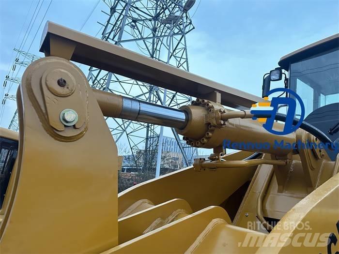 CAT 966H Gumikerekes homlokrakodók