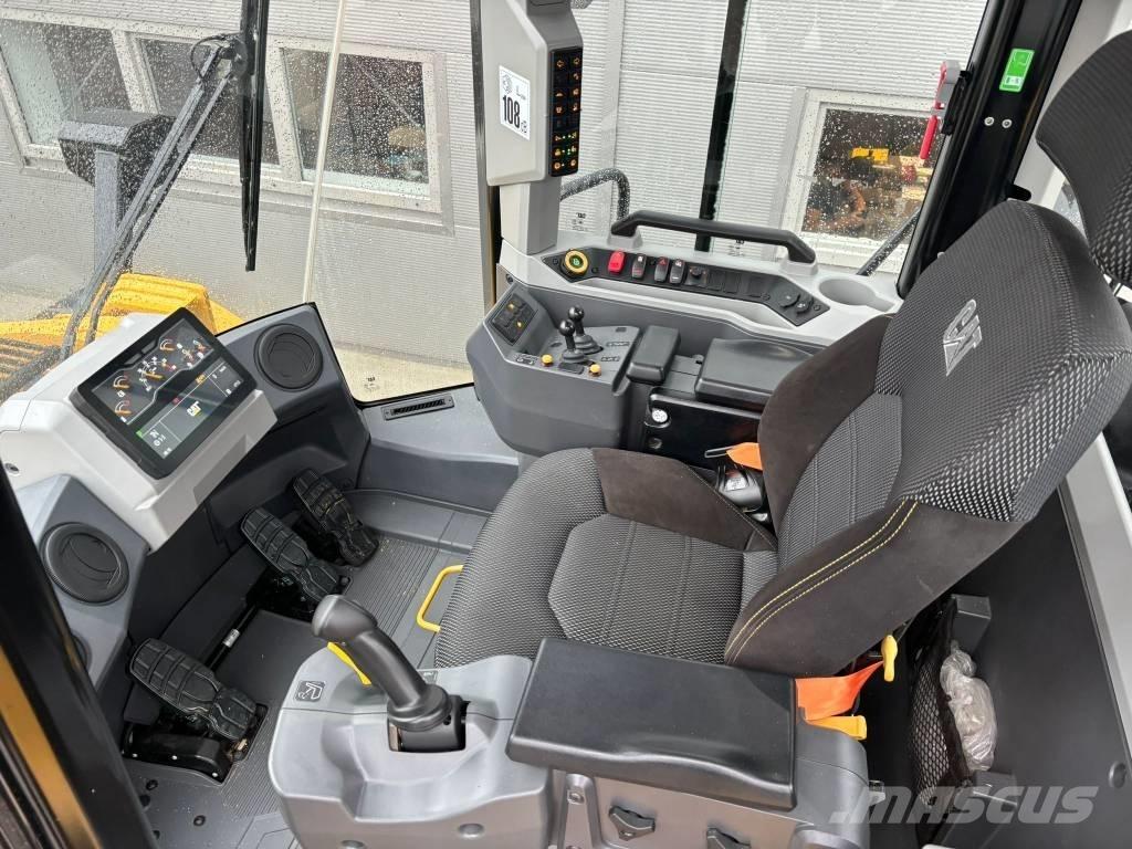 CAT 972 Gumikerekes homlokrakodók