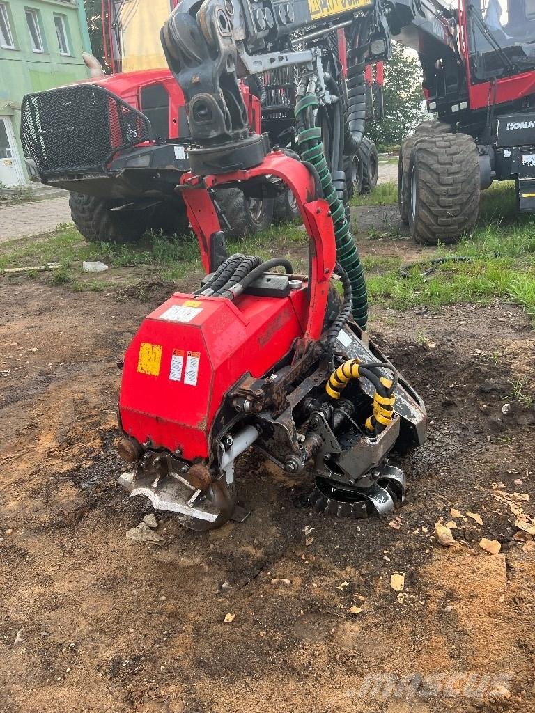 Komatsu 911 Betakarítók