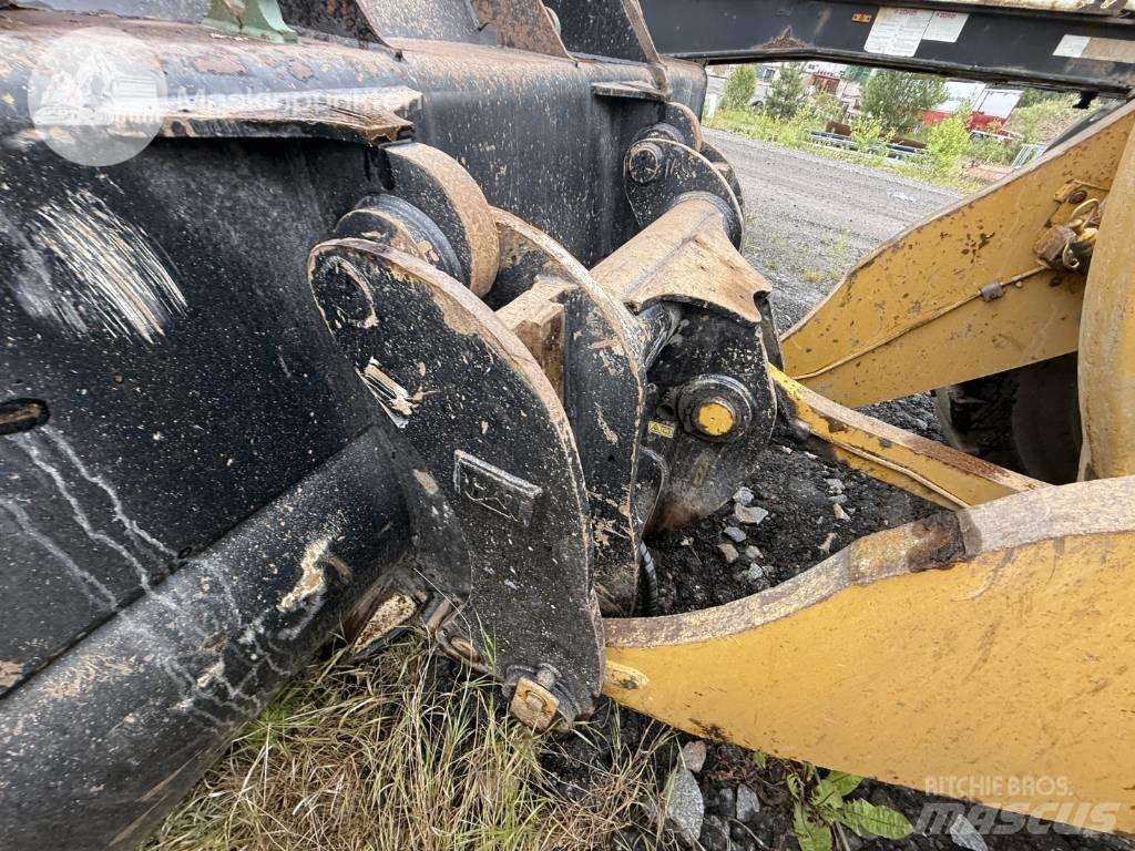 CAT 972 M Gumikerekes homlokrakodók