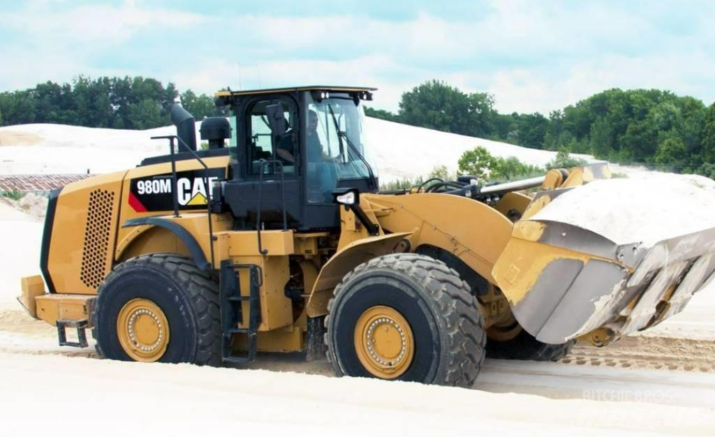 CAT 980 UTHYRES Gumikerekes homlokrakodók