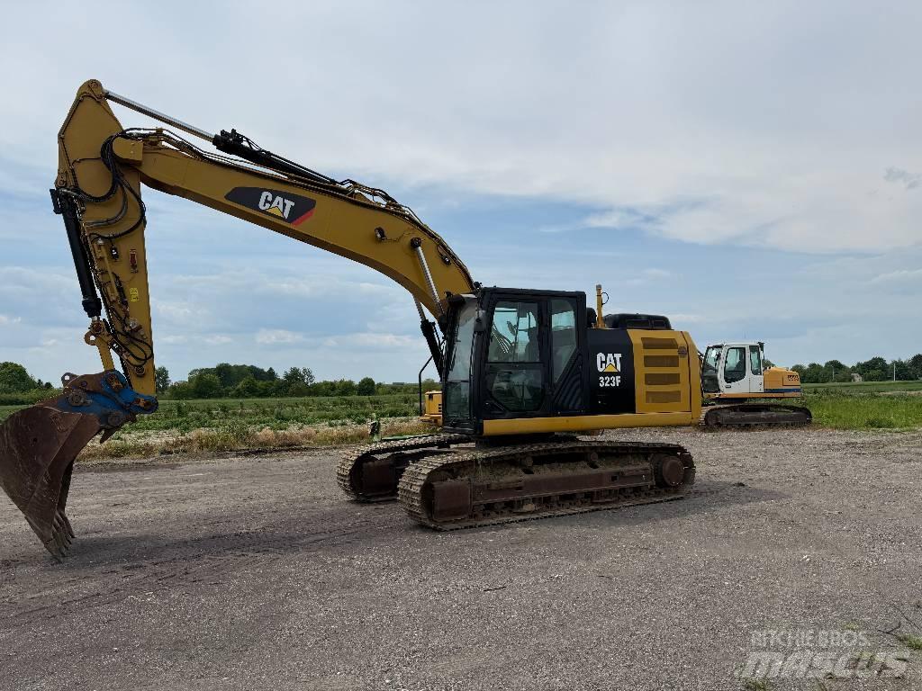 CAT 323 F L Lánctalpas kotrók
