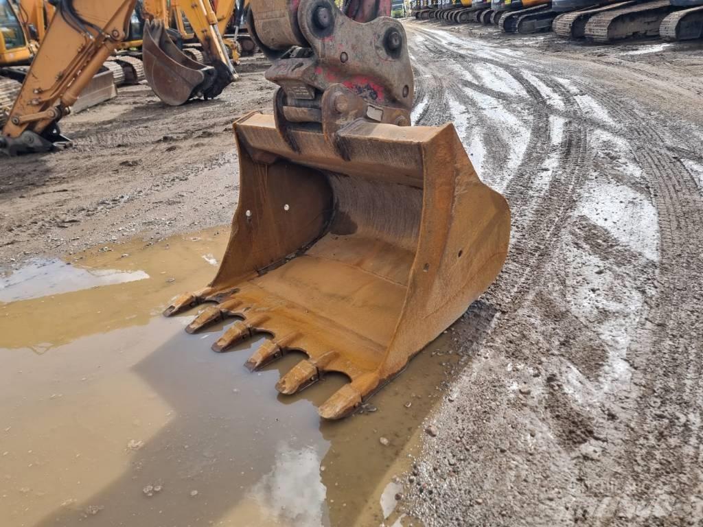 JCB JS220 LC T4 Lánctalpas kotrók