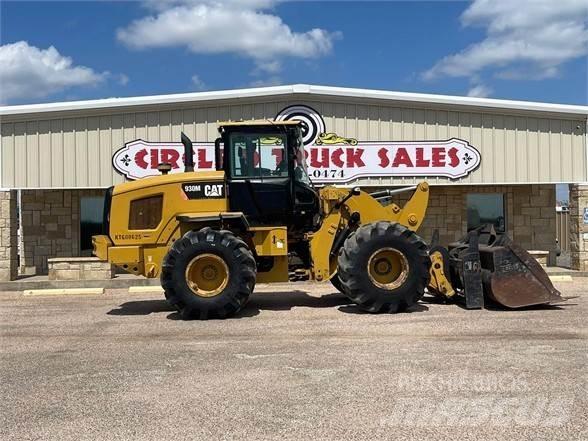 CAT 930M Gumikerekes homlokrakodók