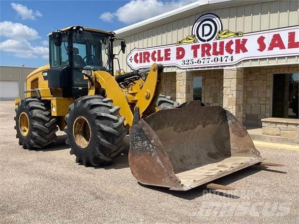 CAT 930M Gumikerekes homlokrakodók