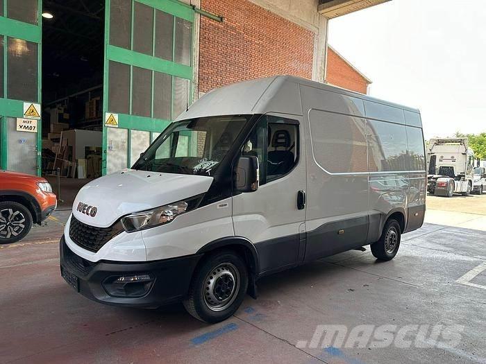 Iveco 35S16 Transporterek