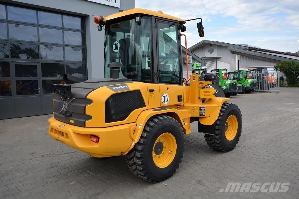 Volvo L 30 HS Gumikerekes homlokrakodók